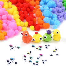 孩子们用绒球清洁管和粘糊糊的眼睛制作 DIY 套件